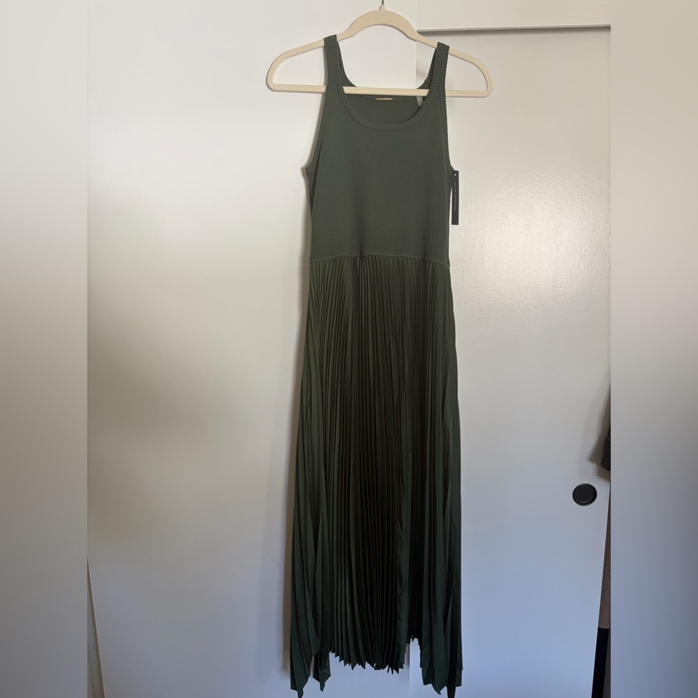 Green Elie Tahari pleated midi dres